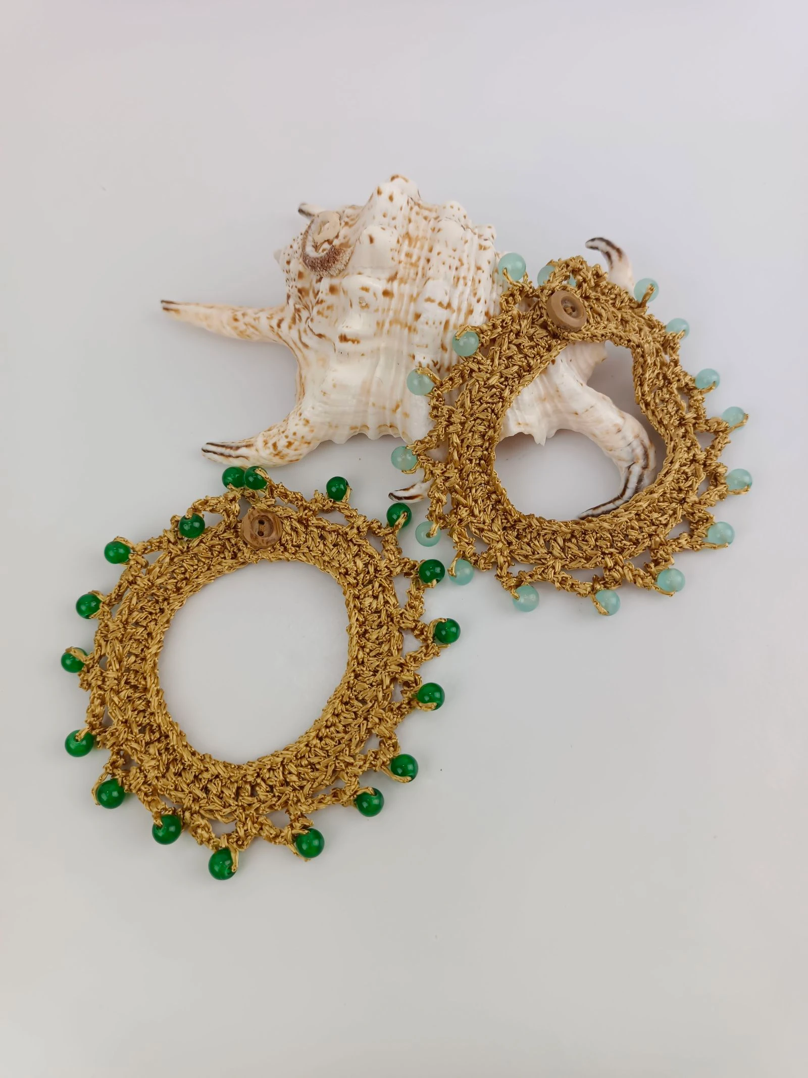 Lote de 2 pulseiras em cor dourada de crochê – photo 2
